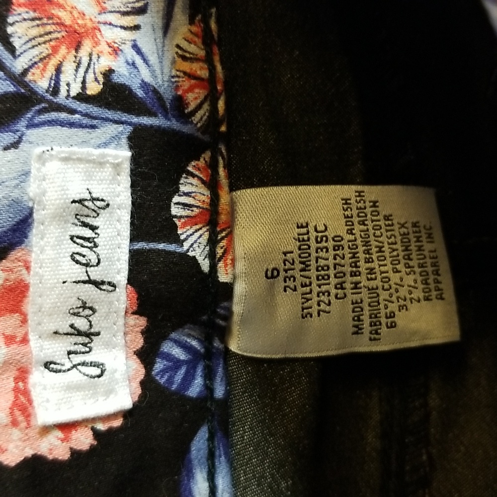 NWOT Summer Floral Print Capris - Picture 3 of 6